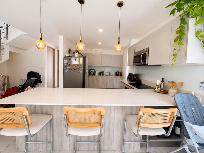 ALQUILER DE CASA MODERNA FULL AMOBLADA EN SANTA ANA* - Imagen 4