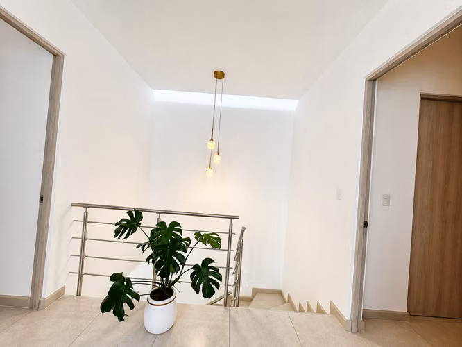 ALQUILER DE CASA MODERNA FULL AMOBLADA EN SANTA ANA* - Imagen 6