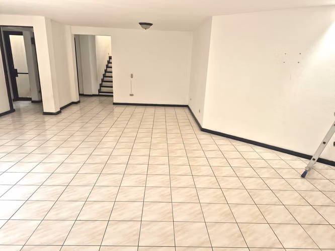 ALQUILER CASA $ 2.500 ESCAZU - Imagen 2