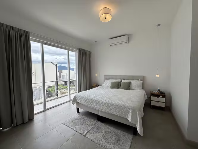 ALQUILER DE HERMOSA CASA EN CONDOMINIO LA ARBOLEDA