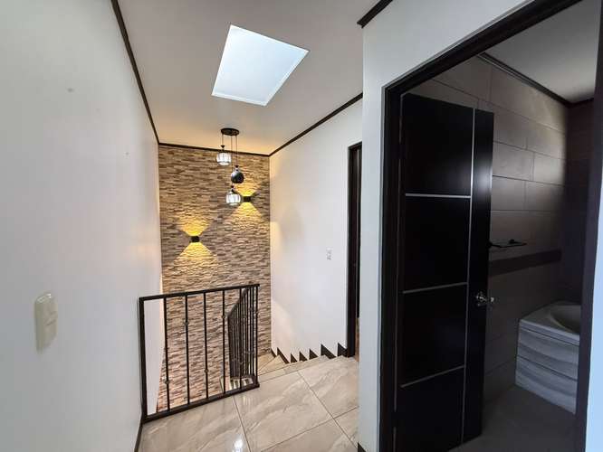 Venta Casa de 2 Niveles en Condominio Los Colegios Moravia - Imagen 9