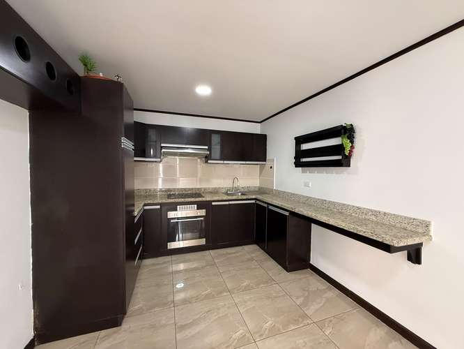 Venta Casa de 2 Niveles en Condominio Los Colegios Moravia - Imagen 6