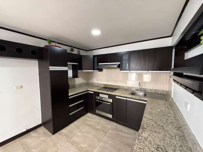Venta Casa de 2 Niveles en Condominio Los Colegios Moravia - Imagen 5