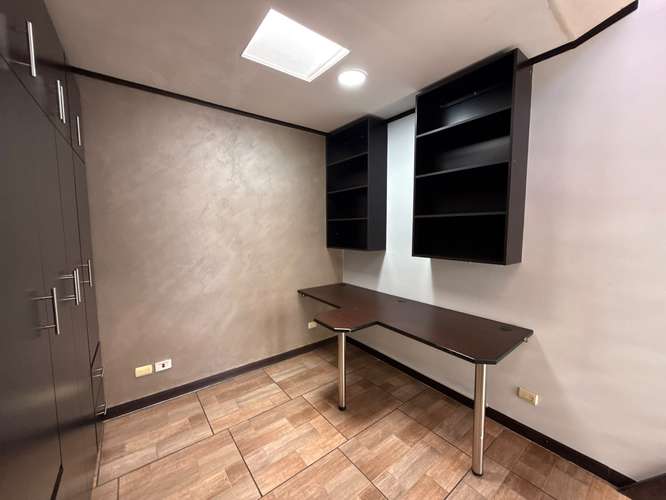 Venta Casa de 2 Niveles en Condominio Los Colegios Moravia - Imagen 7