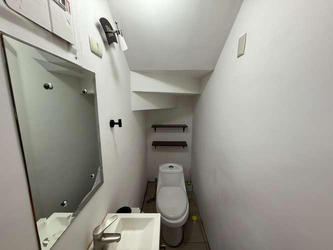 Venta Casa de 2 Niveles en Condominio Los Colegios Moravia - Imagen 8