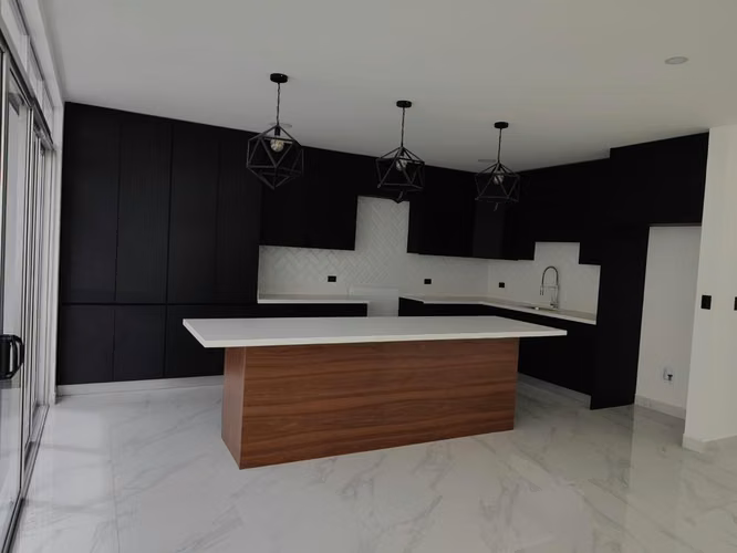 998123 / Venta / Condominio Distrito San Juan / 5 habitaciones / Jardín / Amenidades - Imagen 3