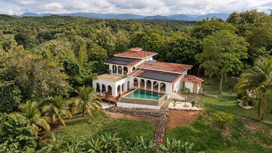 Propiedad de Lujo en Venta en Puntarenas | 2.3 Hectáreas, Vista al Océano y 3 Casas - Imagen 3