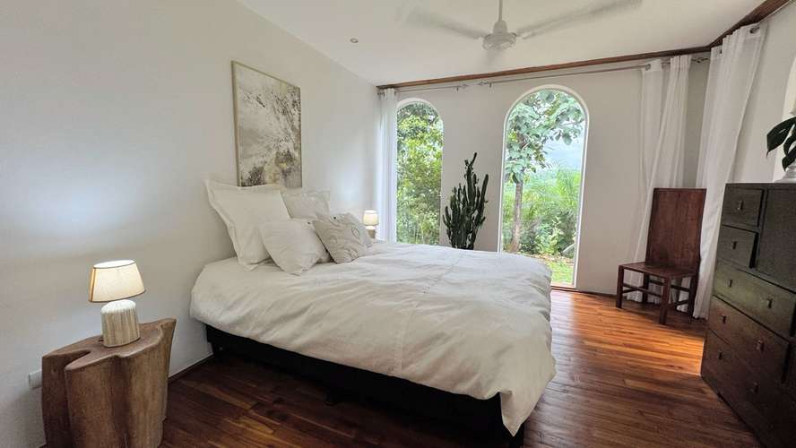 Propiedad de Lujo en Venta en Puntarenas | 2.3 Hectáreas, Vista al Océano y 3 Casas - Imagen 10