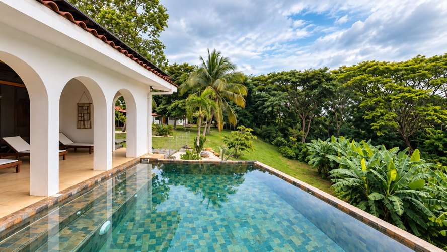 Propiedad de Lujo en Venta en Puntarenas | 2.3 Hectáreas, Vista al Océano y 3 Casas - Imagen 2