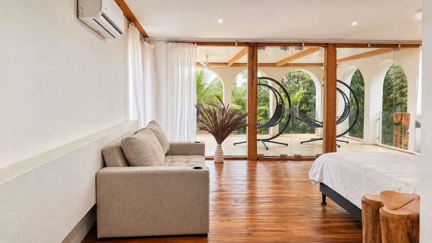 Propiedad de Lujo en Venta en Puntarenas | 2.3 Hectáreas, Vista al Océano y 3 Casas - Imagen 8