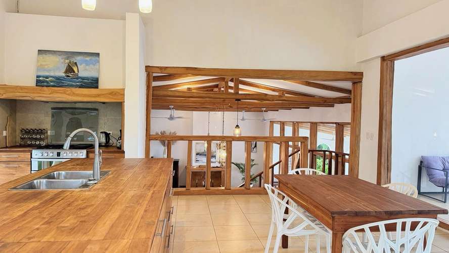 Propiedad de Lujo en Venta en Puntarenas | 2.3 Hectáreas, Vista al Océano y 3 Casas - Imagen 4
