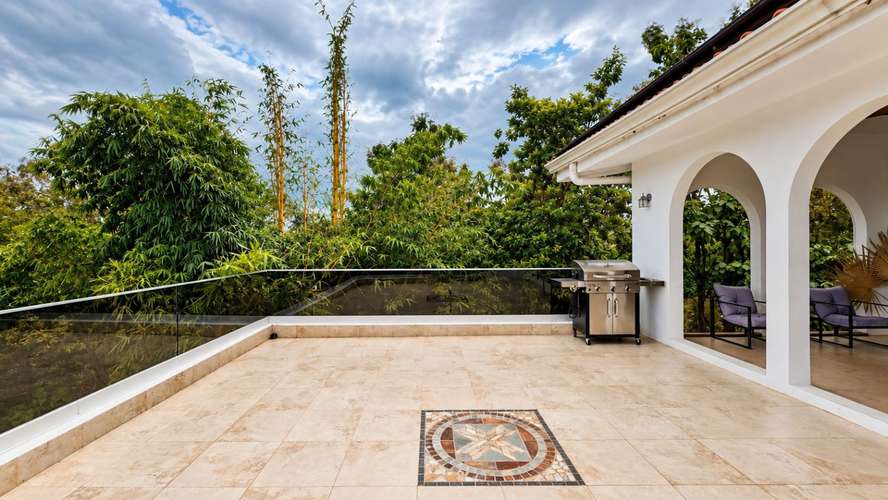 Propiedad de Lujo en Venta en Puntarenas | 2.3 Hectáreas, Vista al Océano y 3 Casas - Imagen 12