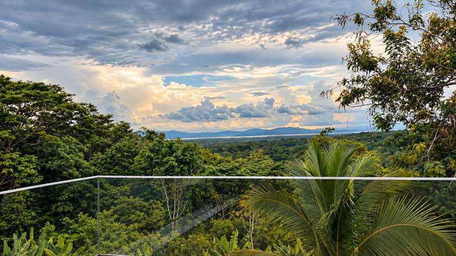 Propiedad de Lujo en Venta en Puntarenas | 2.3 Hectáreas, Vista al Océano y 3 Casas