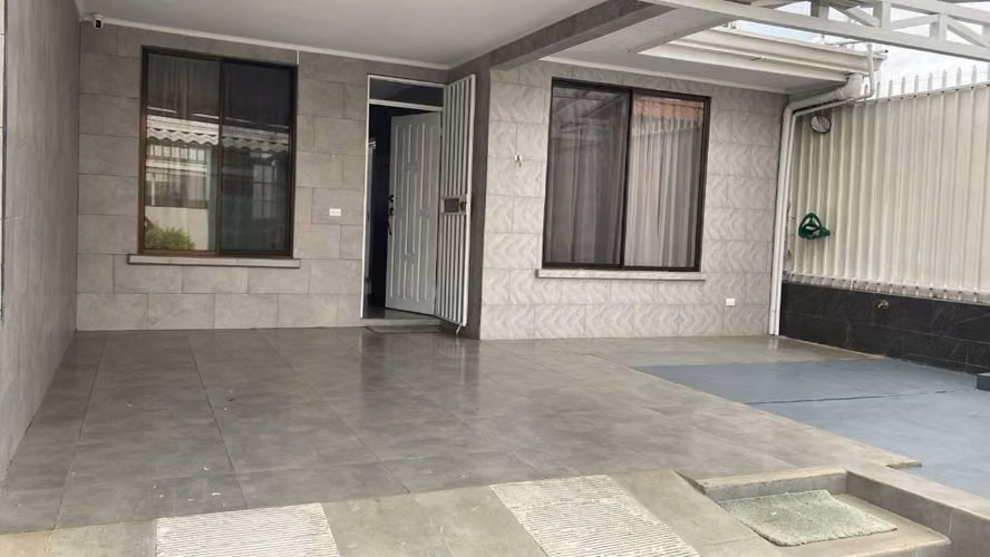 Vendo casa en Desamparados de Alajuela en residencial con seguridad