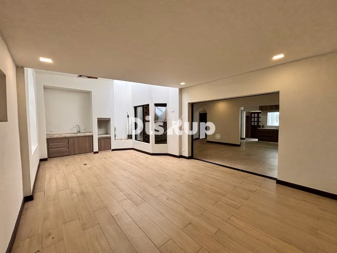 Preciosa y amplia casa independiente de 3 hab. + servicio. Guachipelín, Escazú - Imagen 4