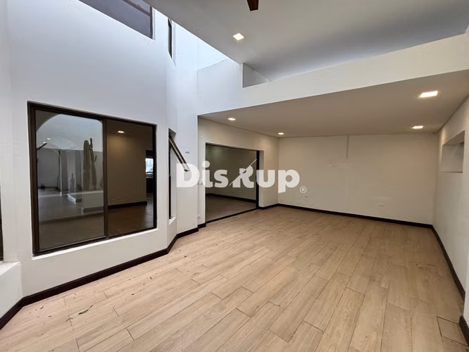 Preciosa y amplia casa independiente de 3 hab. + servicio. Guachipelín, Escazú - Imagen 6