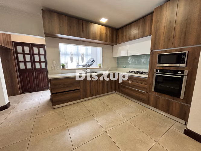 Preciosa y amplia casa independiente de 3 hab. + servicio. Guachipelín, Escazú - Imagen 11