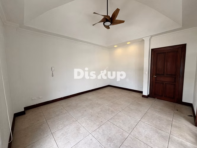 Preciosa y amplia casa independiente de 3 hab. + servicio. Guachipelín, Escazú - Imagen 15