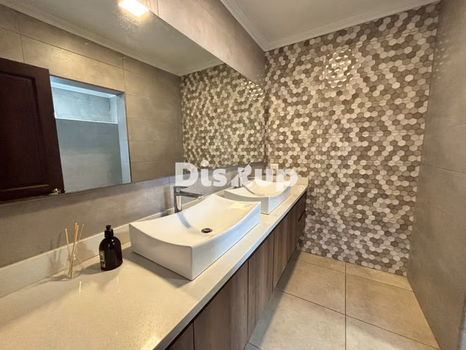 Preciosa y amplia casa independiente de 3 hab. + servicio. Guachipelín, Escazú - Imagen 16