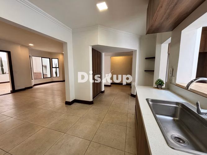 Preciosa y amplia casa independiente de 3 hab. + servicio. Guachipelín, Escazú - Imagen 7