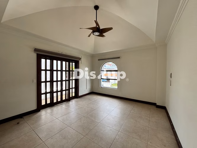 Preciosa y amplia casa independiente de 3 hab. + servicio. Guachipelín, Escazú - Imagen 14