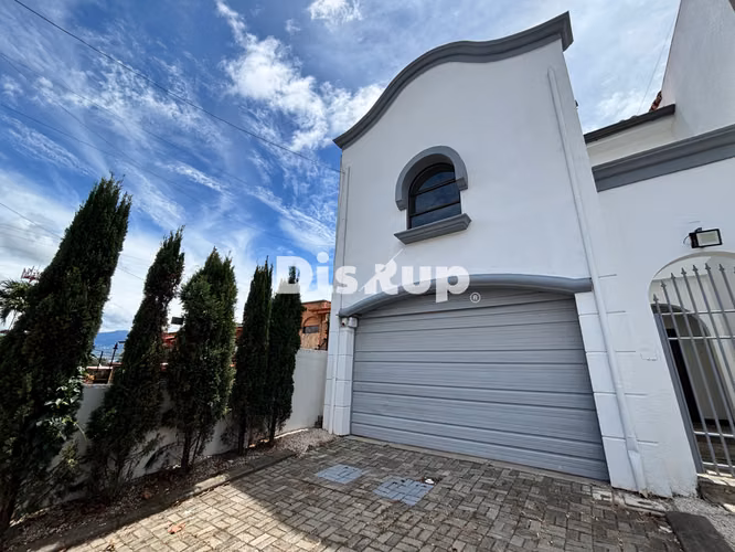 Preciosa y amplia casa independiente de 3 hab. + servicio. Guachipelín, Escazú - Imagen 19