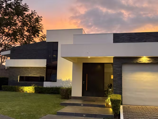 Casa esquinera de una planta diseño moderno - Lindora - Imagen 12