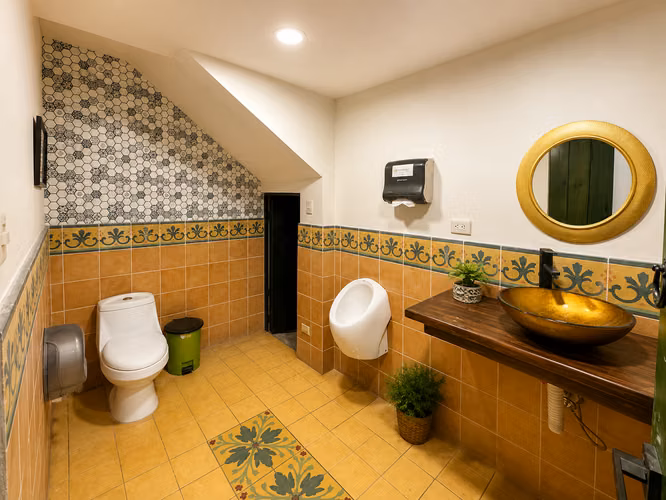 Venta propiedad comercial con apartamento independiente – San Rafael de Heredia