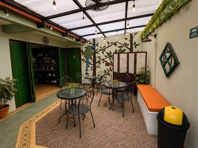 Venta propiedad comercial con apartamento independiente – San Rafael de Heredia