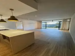 Alquiler apartamento moderno con jardín - Imagen 12