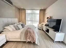 Alquiler apartamento moderno con jardín - Imagen 2
