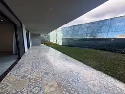 Alquiler apartamento moderno con jardín - Imagen 13