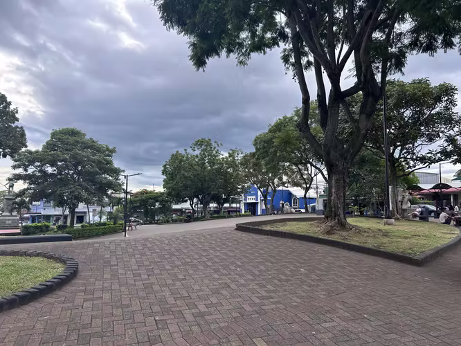 SE ALQUILA-Local Comercial en Alajuela-MMV