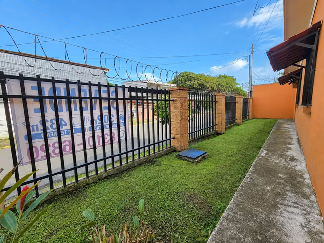 Se vende casa de 302m2 en Mansiones de Robledal en la Uruca