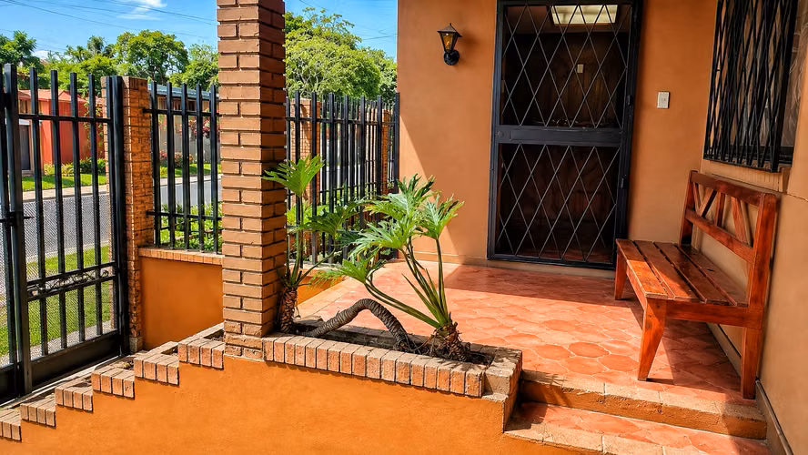 Se vende casa de 302m2 en Mansiones de Robledal en la Uruca