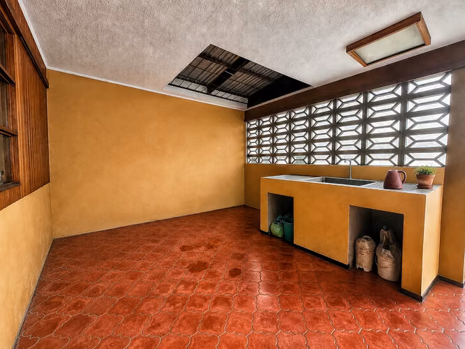 Se vende casa de 302m2 en Mansiones de Robledal en la Uruca