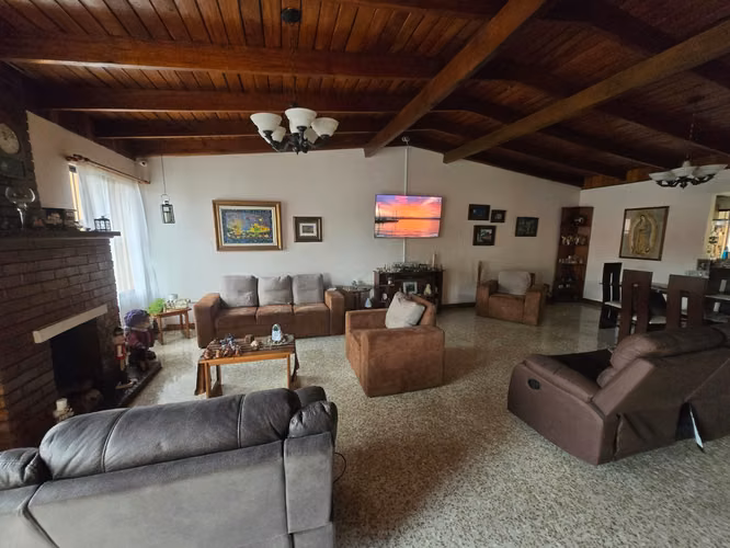 RESIDENCIA EN VENTA  ROHRMOSER