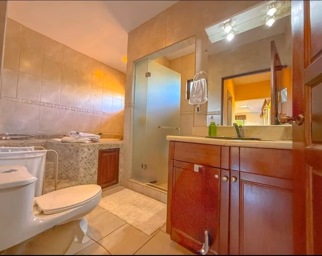 RESIDENCIA DE LUJO EN VENTA. EN CONDOMINIO POSADA DEL RÍO LA GUÁCIMA, ALAJUELA - Imagen 11