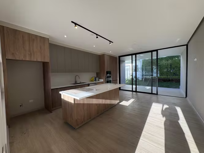SE VENDE CASA NUEVA AVENIDA DEL ESTE CURRIDABAT - Imagen 3