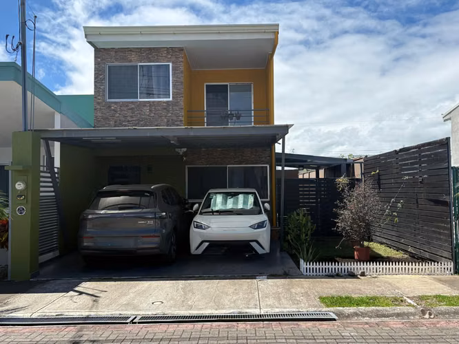 Venta de casa en condominio Nobleza de  Coris Cartago