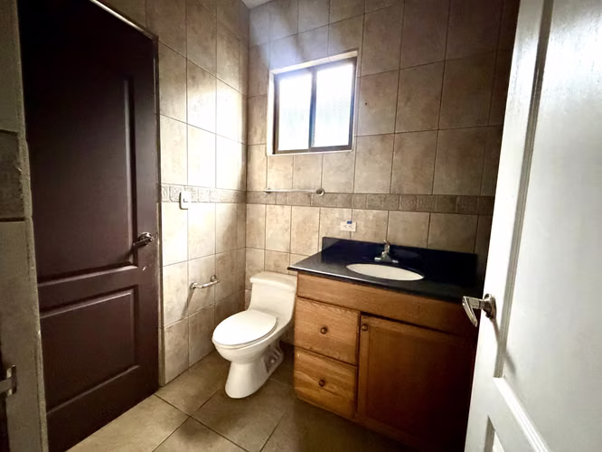 SE VENDE AMPLIA CASA EN LOMAS DE CARIARI -  HEREDIA - Imagen 16