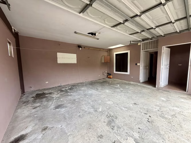 SE VENDE AMPLIA CASA EN LOMAS DE CARIARI -  HEREDIA - Imagen 2