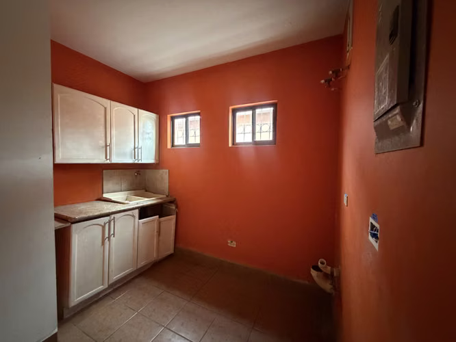 SE VENDE AMPLIA CASA EN LOMAS DE CARIARI -  HEREDIA - Imagen 8