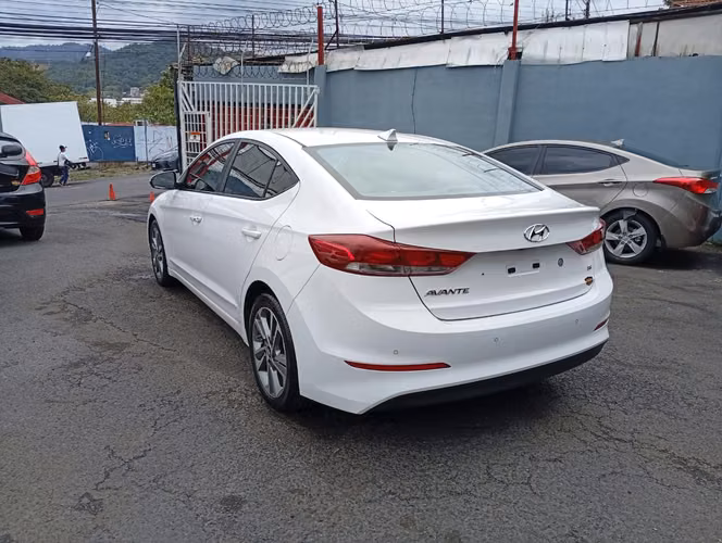 Hyundai avante - Imagen 2