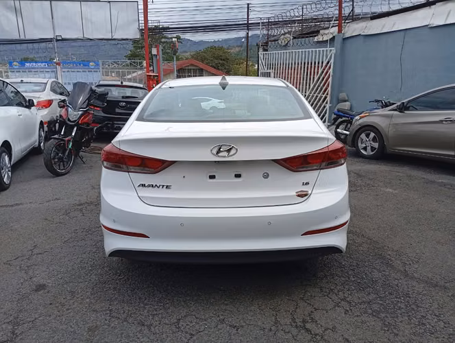 Hyundai avante - Imagen 7