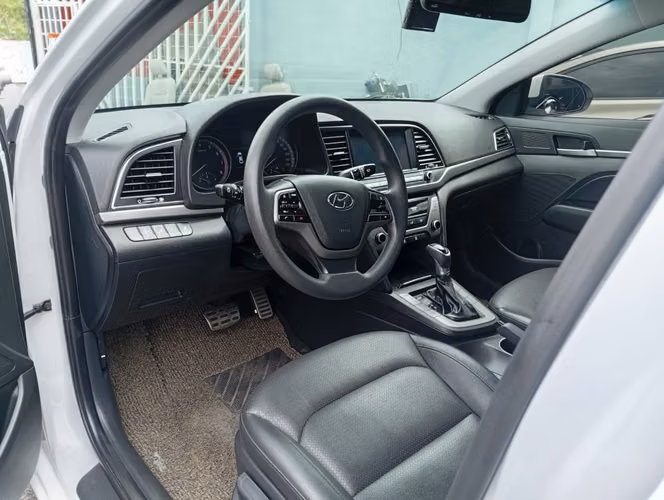 Hyundai avante - Imagen 4