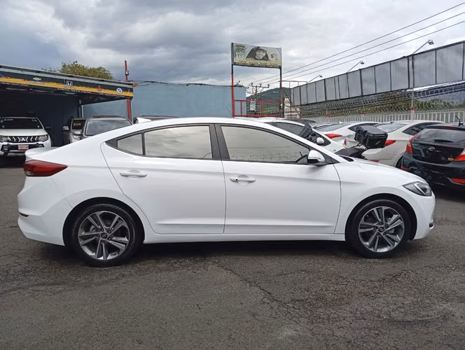 Hyundai avante - Imagen 10