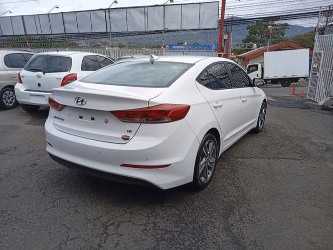 Hyundai avante - Imagen 8