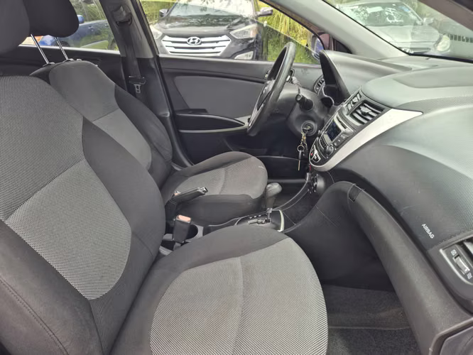 Hyundai accent - Imagen 8