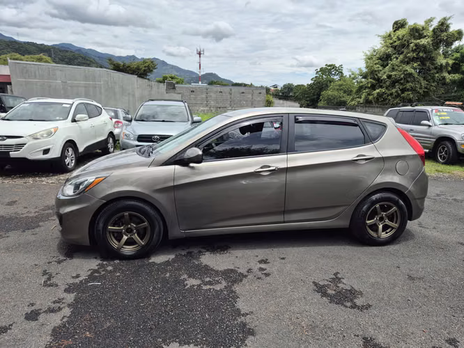 Hyundai accent - Imagen 2